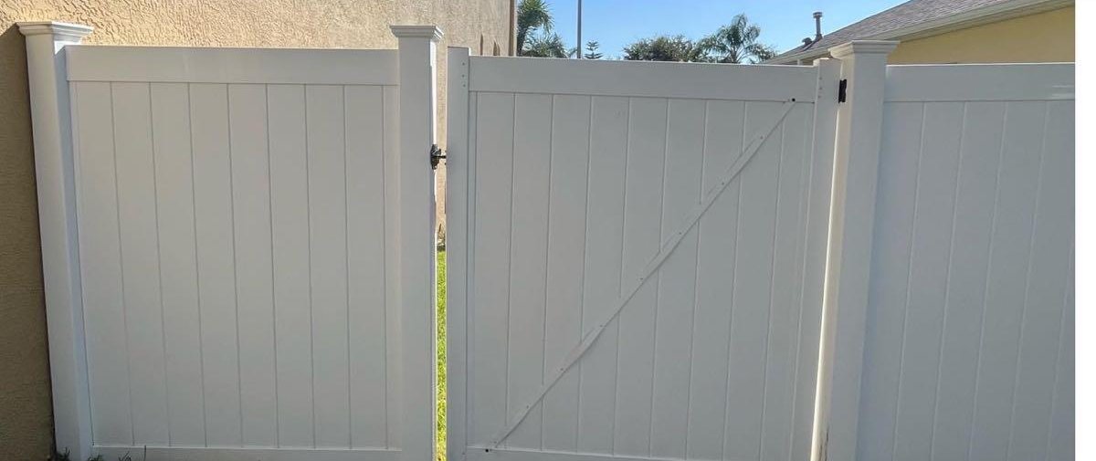 The same vinyl fence cleaned back to bright white